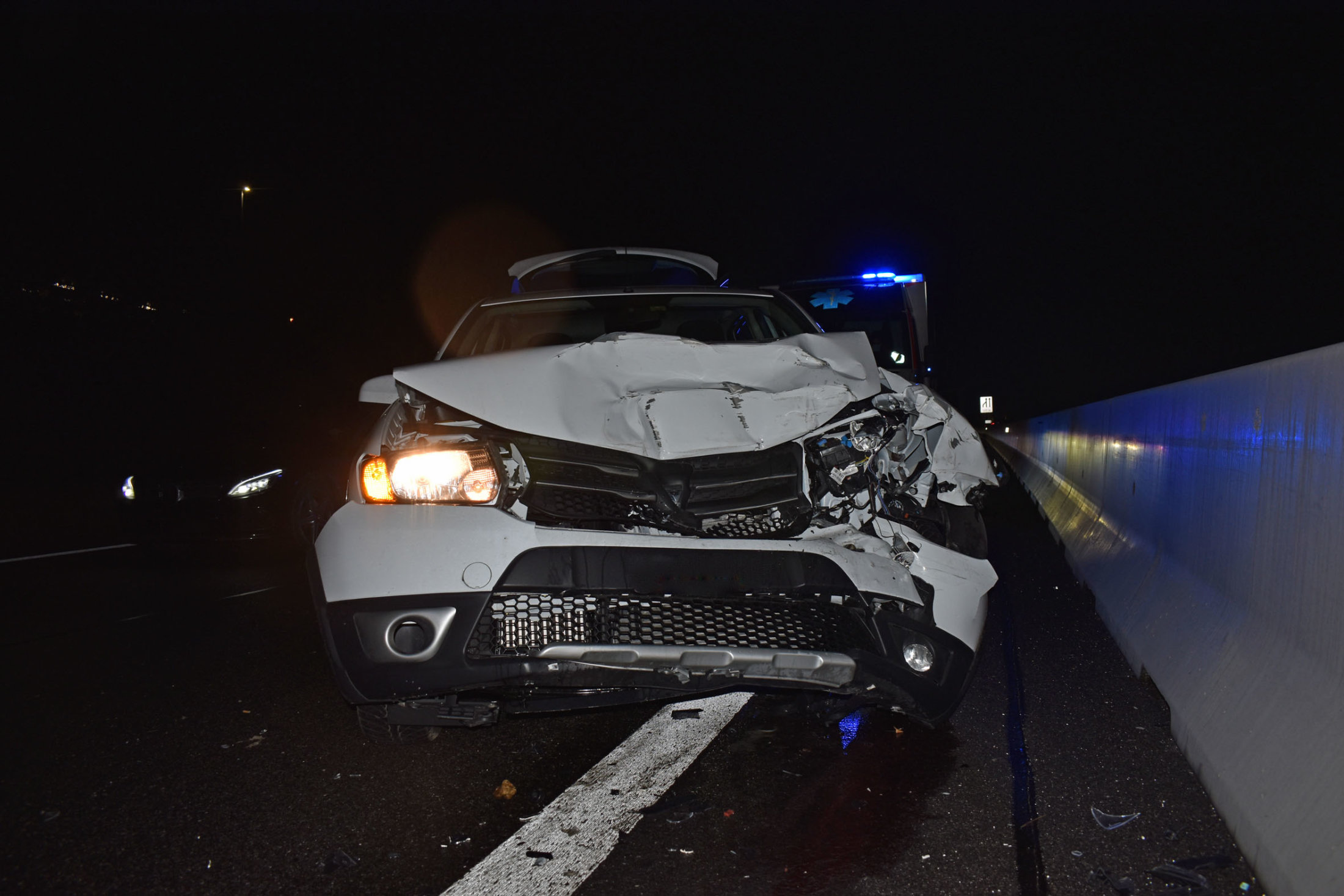 Auffahrunfall zwischen zwei Autos – zwei Personen verletzt Knutwil A2 01